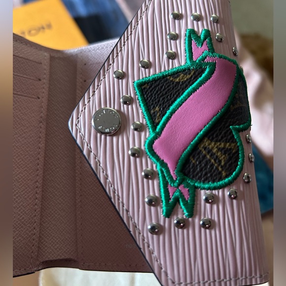 Limited Edition LV Pink Epi Portefeuille Victorine - Picture 5 of 15